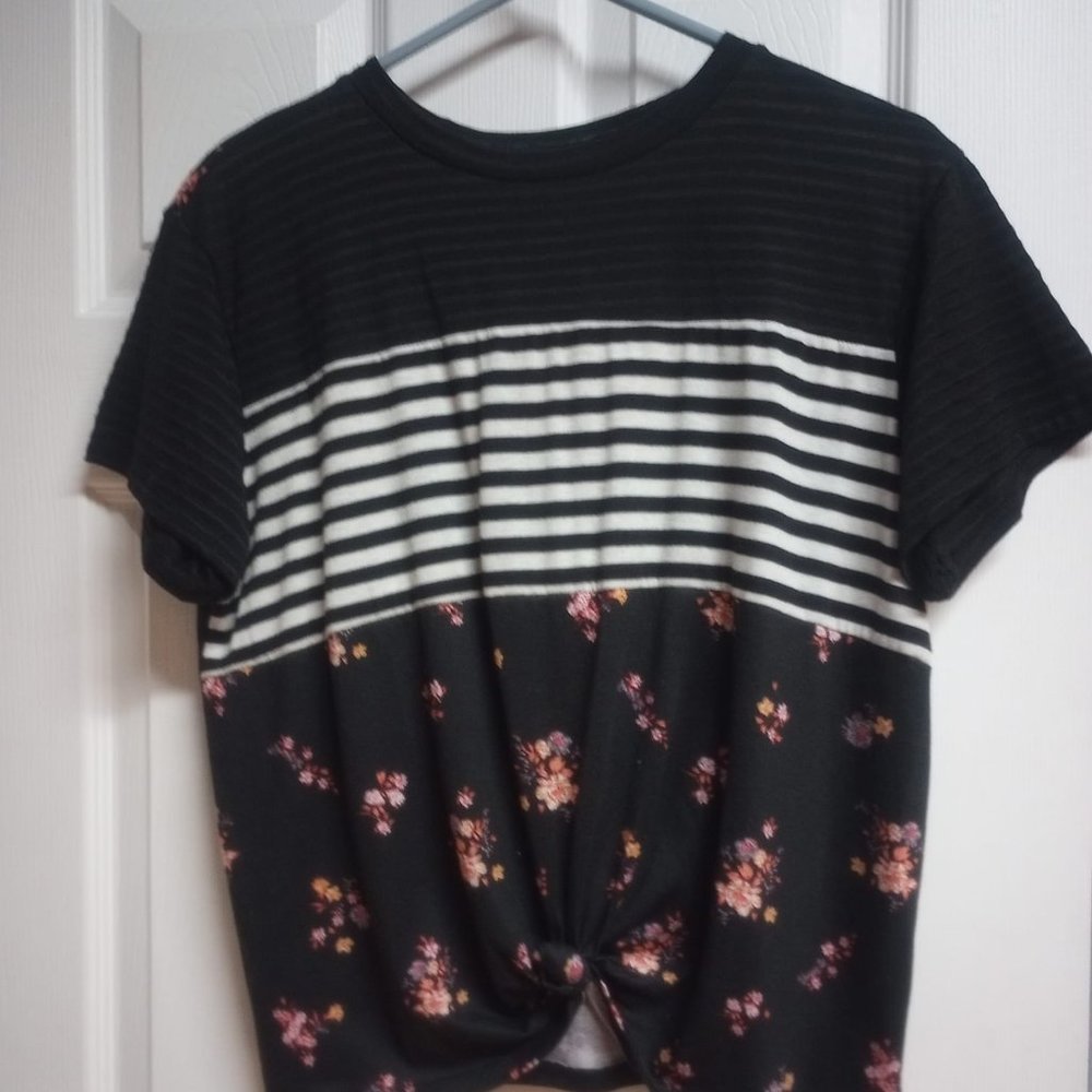 No Boundries black floral striped blouse